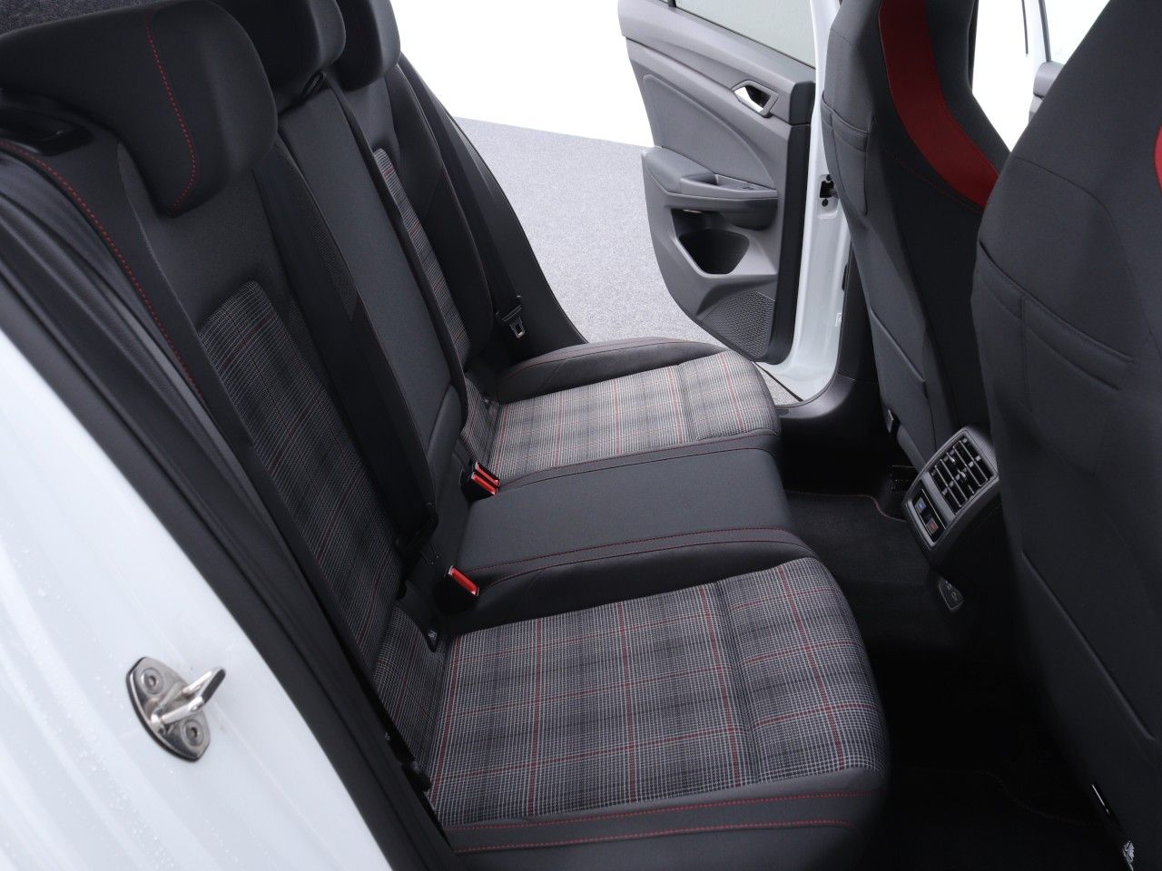 VW Golf VIII GTI 2.0 TSI DSG Navi LED ACC SHZ Klima