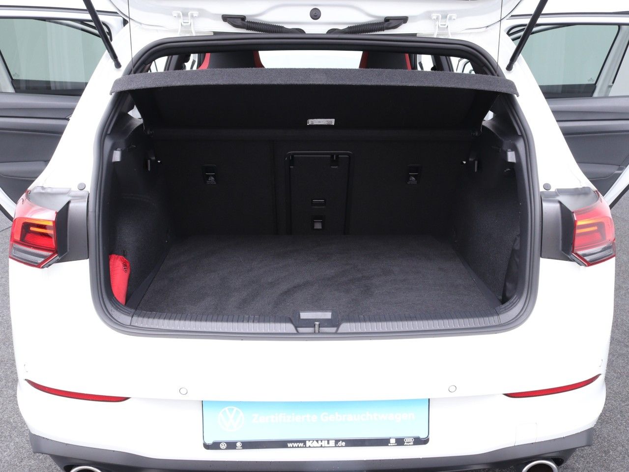 VW Golf VIII GTI 2.0 TSI DSG Navi LED ACC SHZ Klima