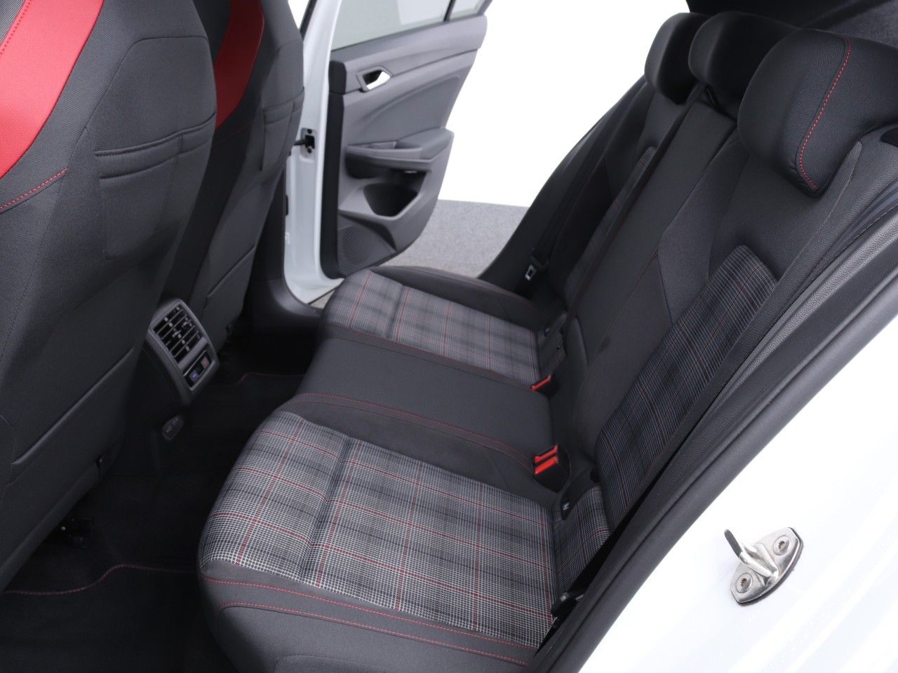 VW Golf VIII GTI 2.0 TSI DSG Navi LED ACC SHZ Klima