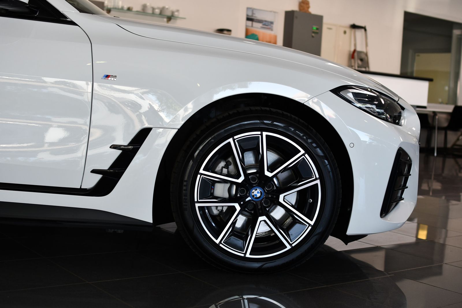 BMW i4 35 eDrive M Sport HUD ACC PDC Kamera SHZ