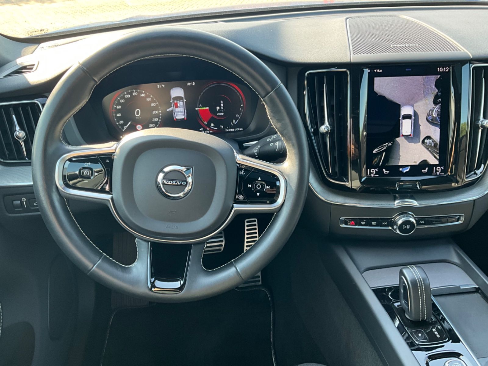 Volvo XC60 T8 R Design Recharge Plug-In Hybrid AWD