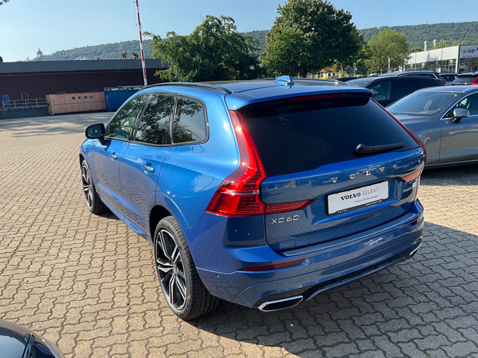 Volvo XC60 T8 R Design Recharge Plug-In Hybrid AWD