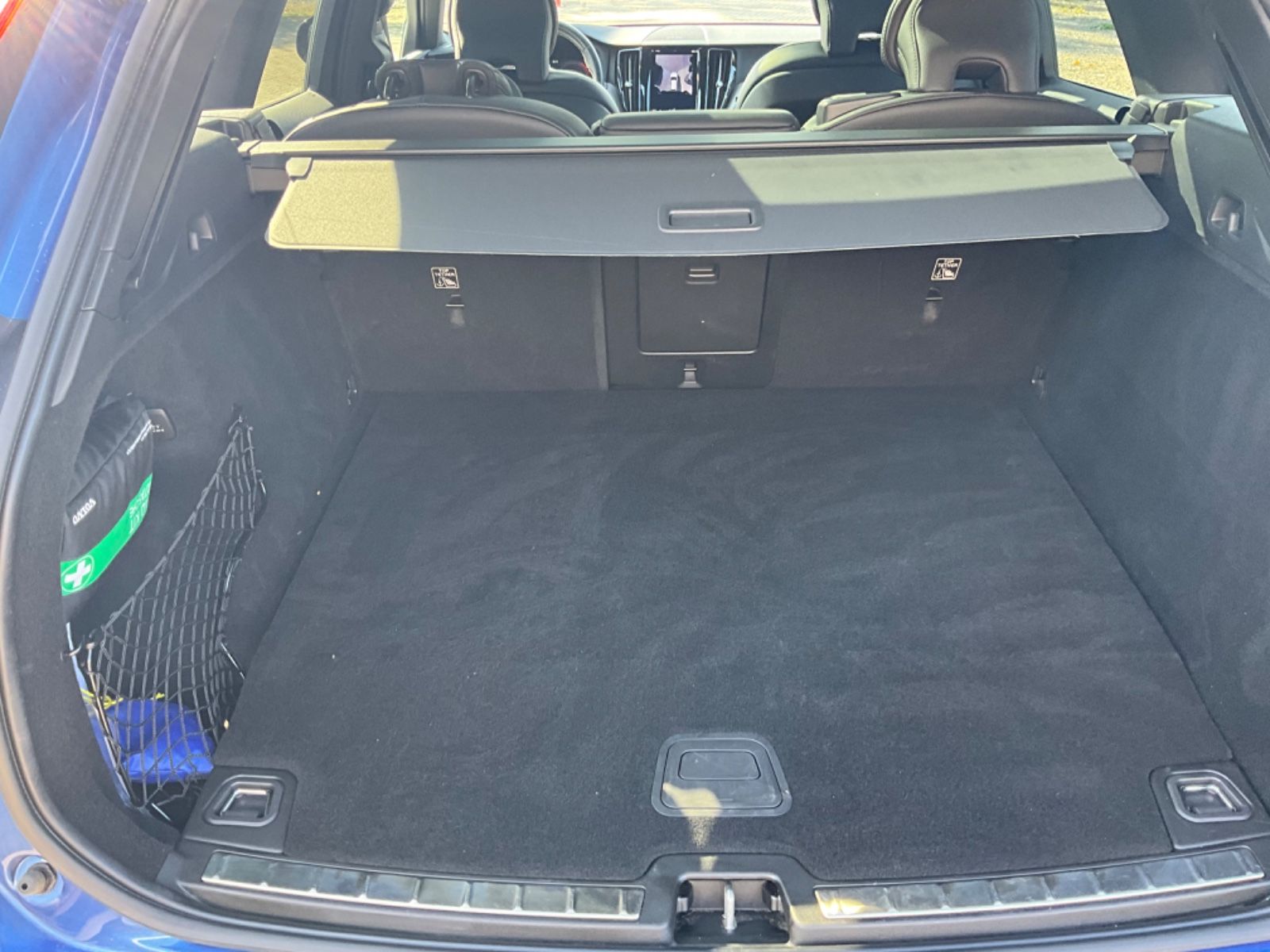 Volvo XC60 T8 R Design Recharge Plug-In Hybrid AWD