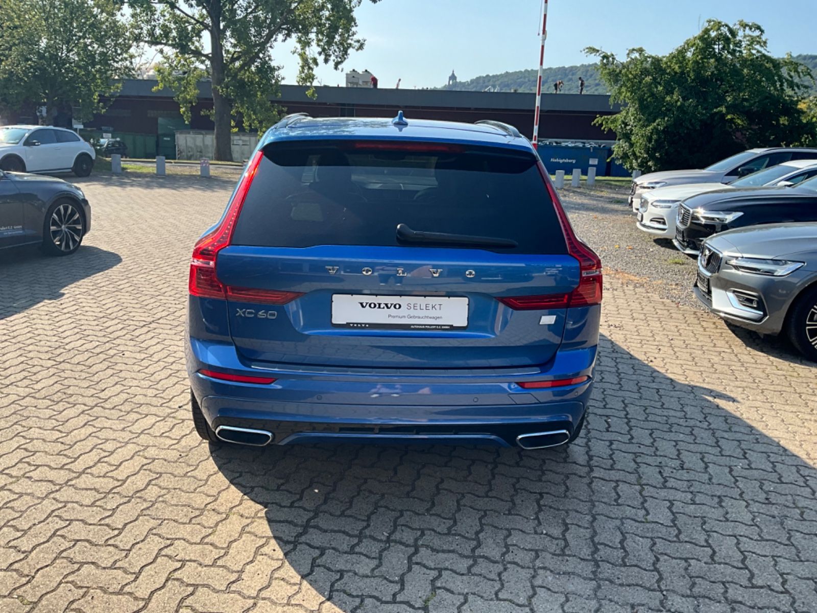 Volvo XC60 T8 R Design Recharge Plug-In Hybrid AWD