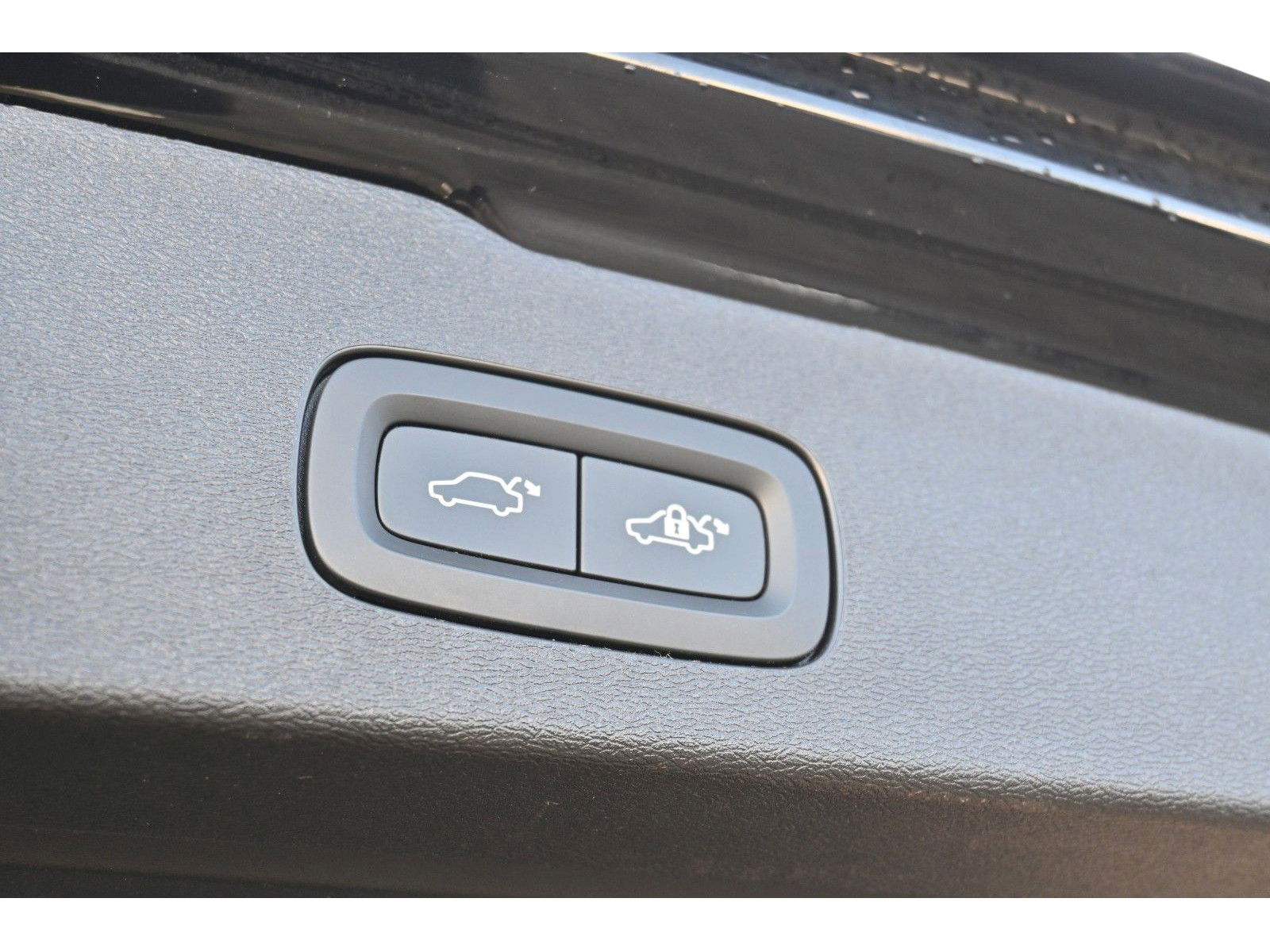 Volvo V60 Kombi R-Design Recharge Plug-In Hybrid AWD