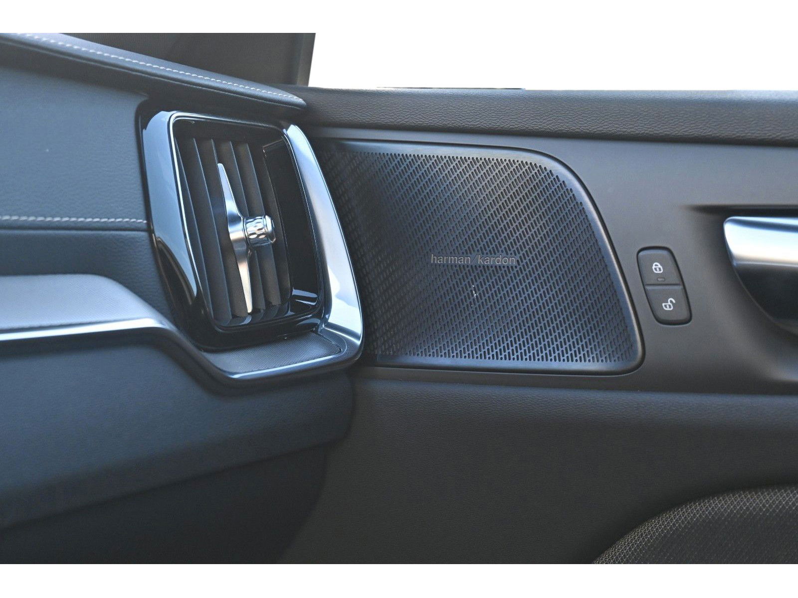 Volvo V60 Kombi R-Design Recharge Plug-In Hybrid AWD
