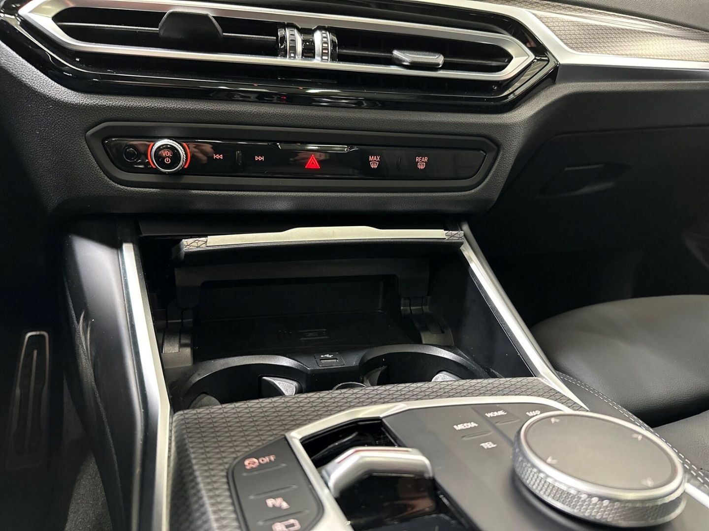 BMW 330e xDRIVE TOURING LCI M SPORT 19''NAVI PROF P