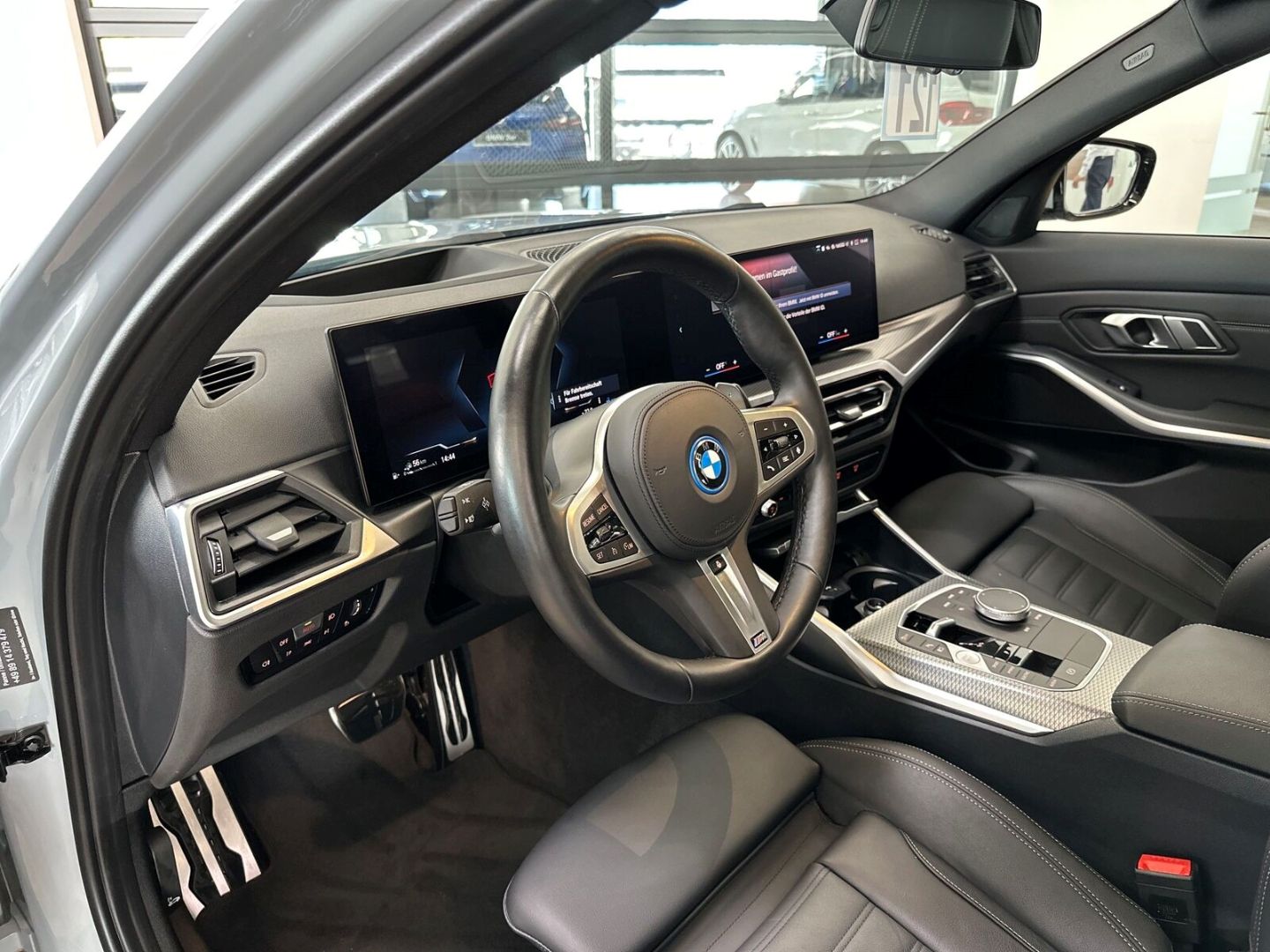 BMW 330e xDRIVE TOURING LCI M SPORT 19''NAVI PROF P