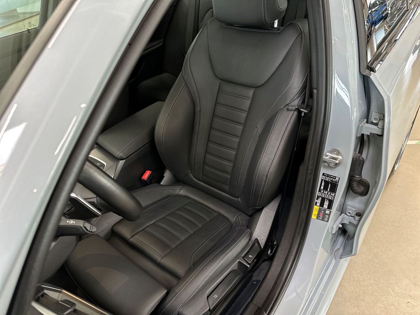BMW 330e xDRIVE TOURING LCI M SPORT 19''NAVI PROF P