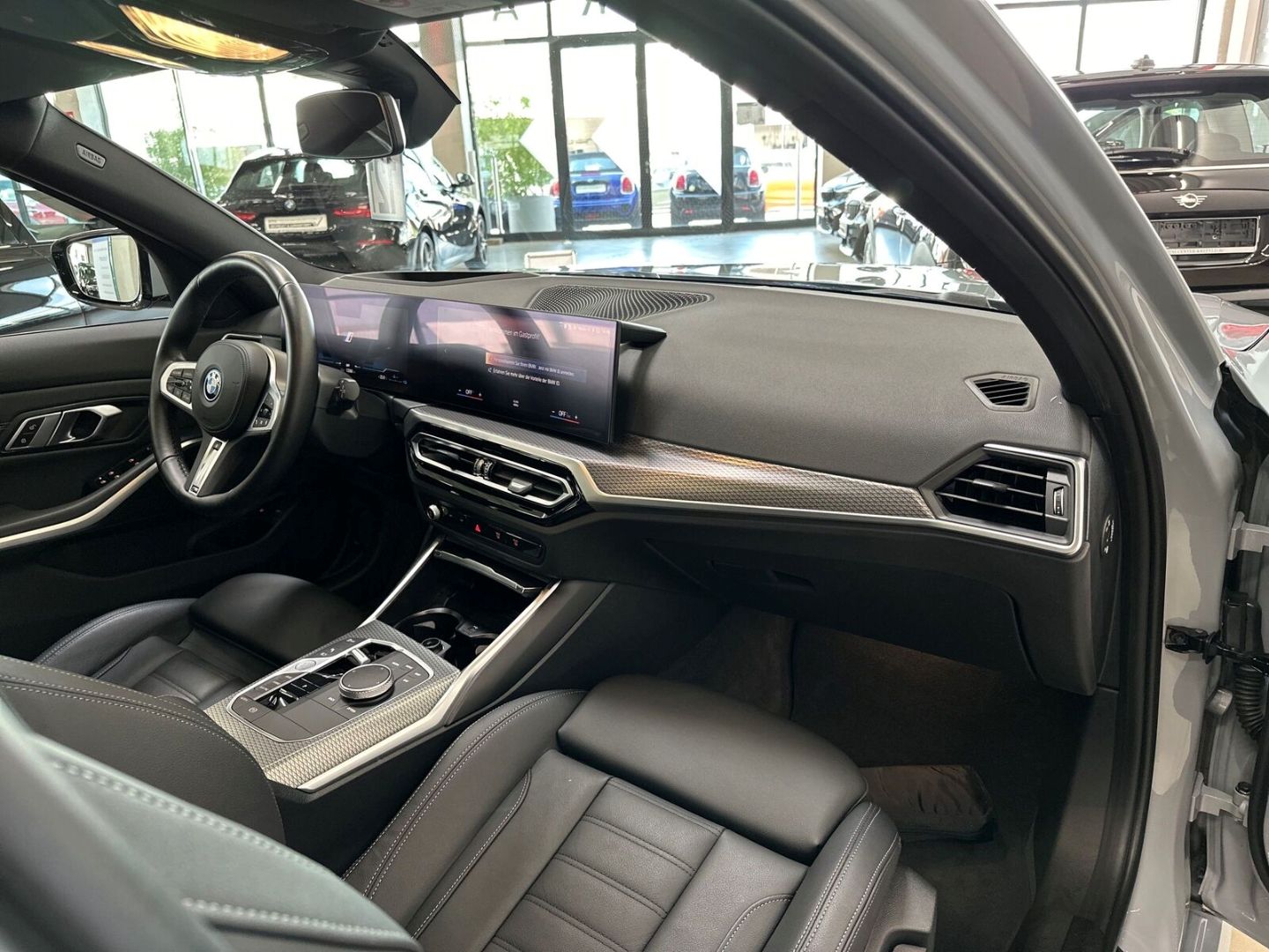 BMW 330e xDRIVE TOURING LCI M SPORT 19''NAVI PROF P