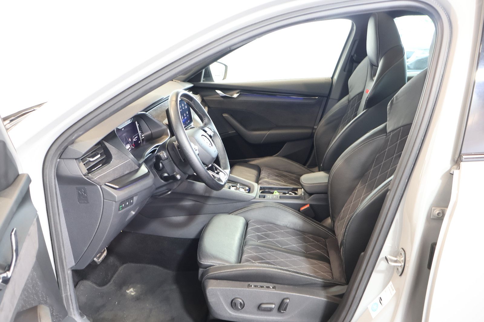 Skoda Octavia 2.0 TDI DSG RS 4x4 AID+HUD+KEY+PANO+AHK